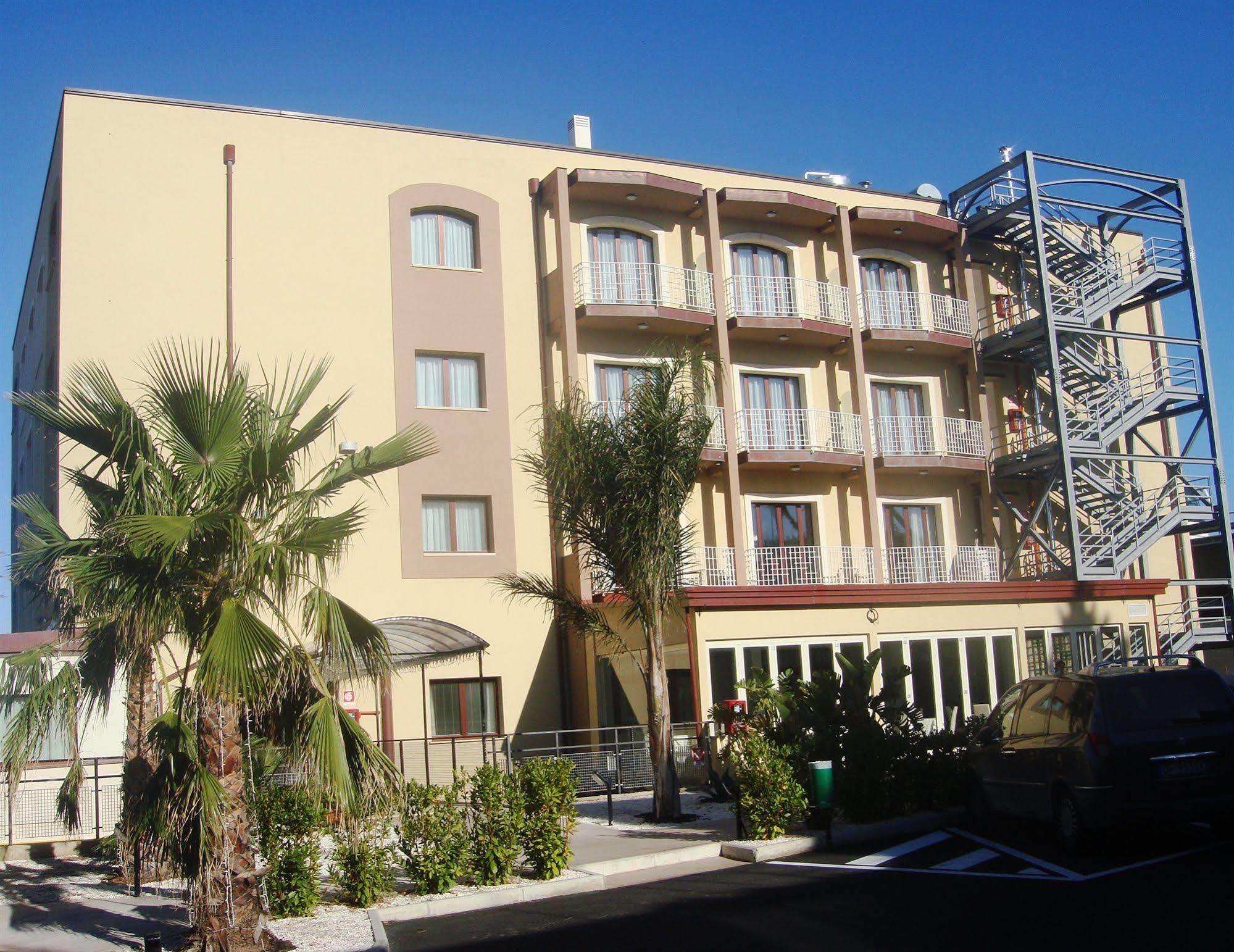 Viola Palace Hotel Villafranca Tirrena Exterior photo